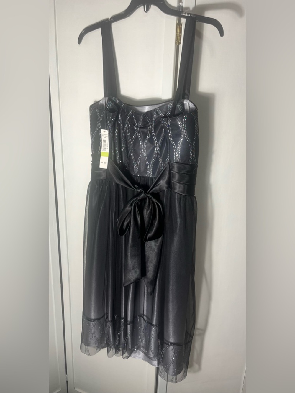 NWT! R&M Richards Wo Sz 18 W Black & Silver  Cocktail Dress w/ glitter accents